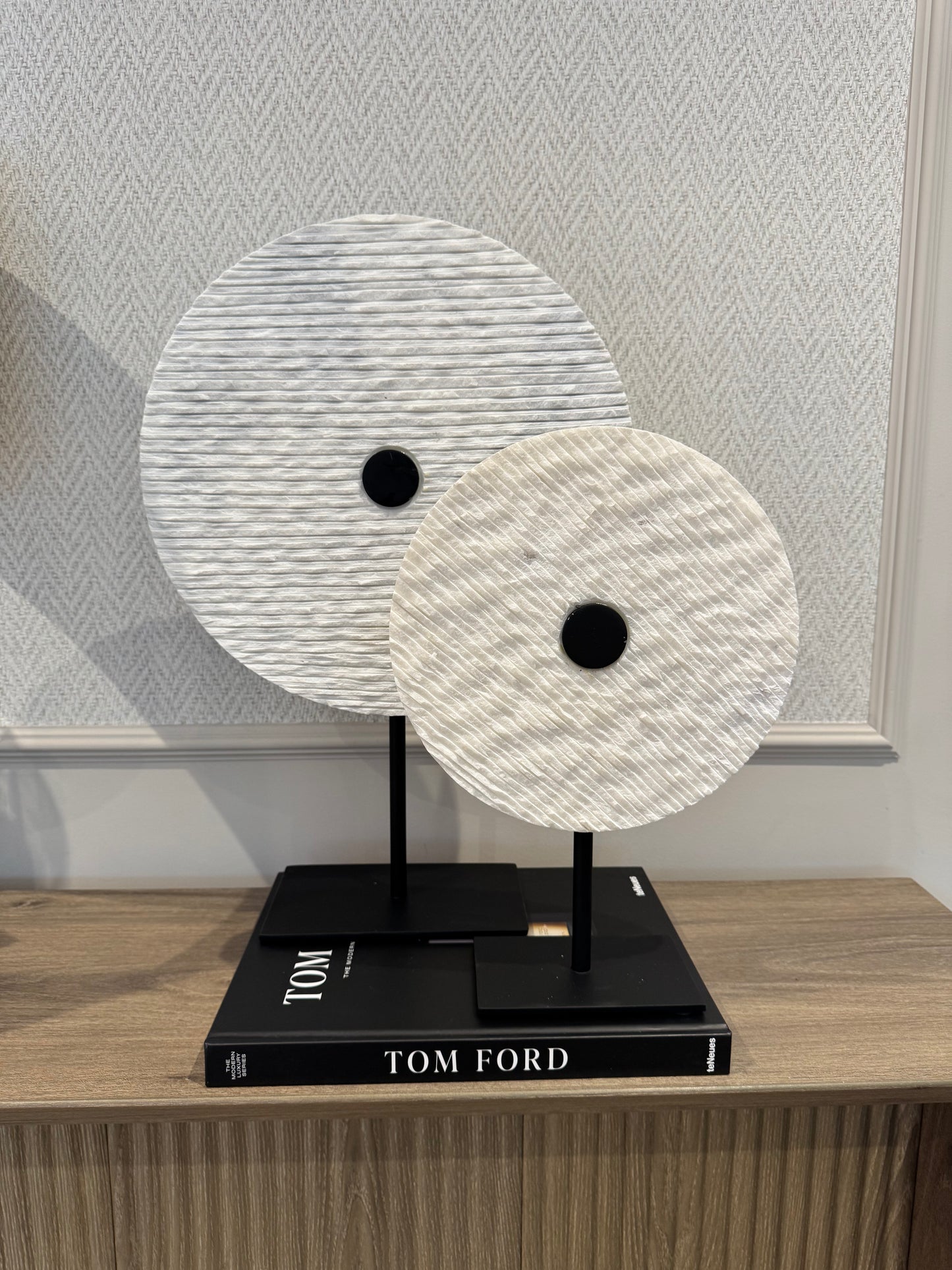 Yfke Large White Marble Ornament